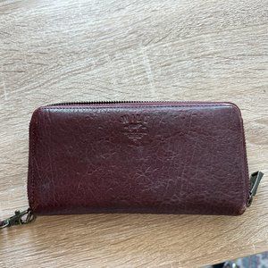 Will Leather Zip Around Clutch